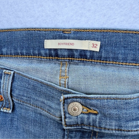 Levi’s Women’s Boyfriend Distressed Jeans – Size 32 W32 L27 – Medium Wash - Picture 3 of 10